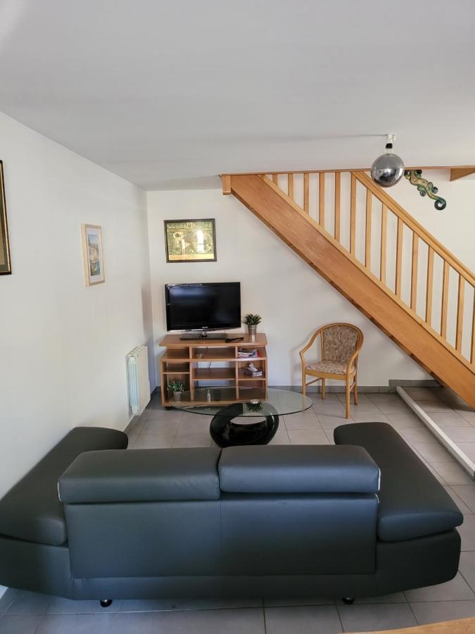 Appartement Meuble Duplex T3. Baume-les-Dames Exteriör bild